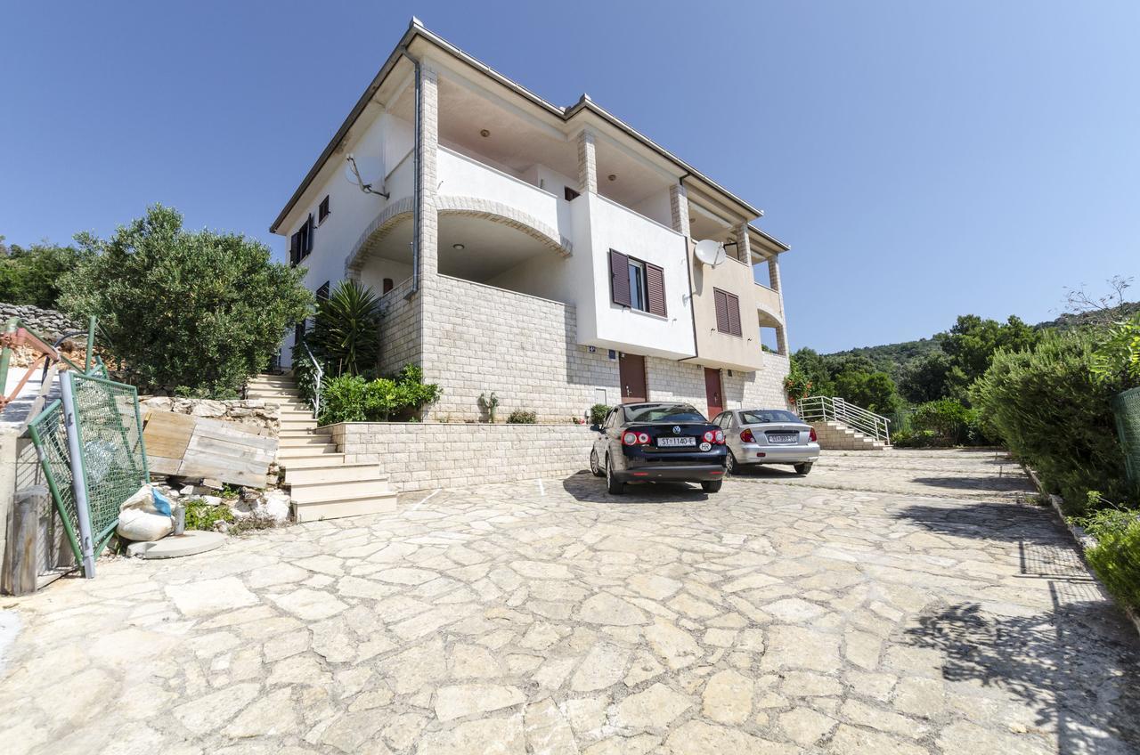 Apartments Ante Vinišće Exterior foto