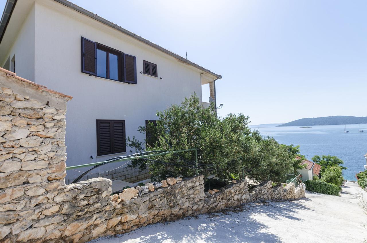 Apartments Ante Vinišće Exterior foto
